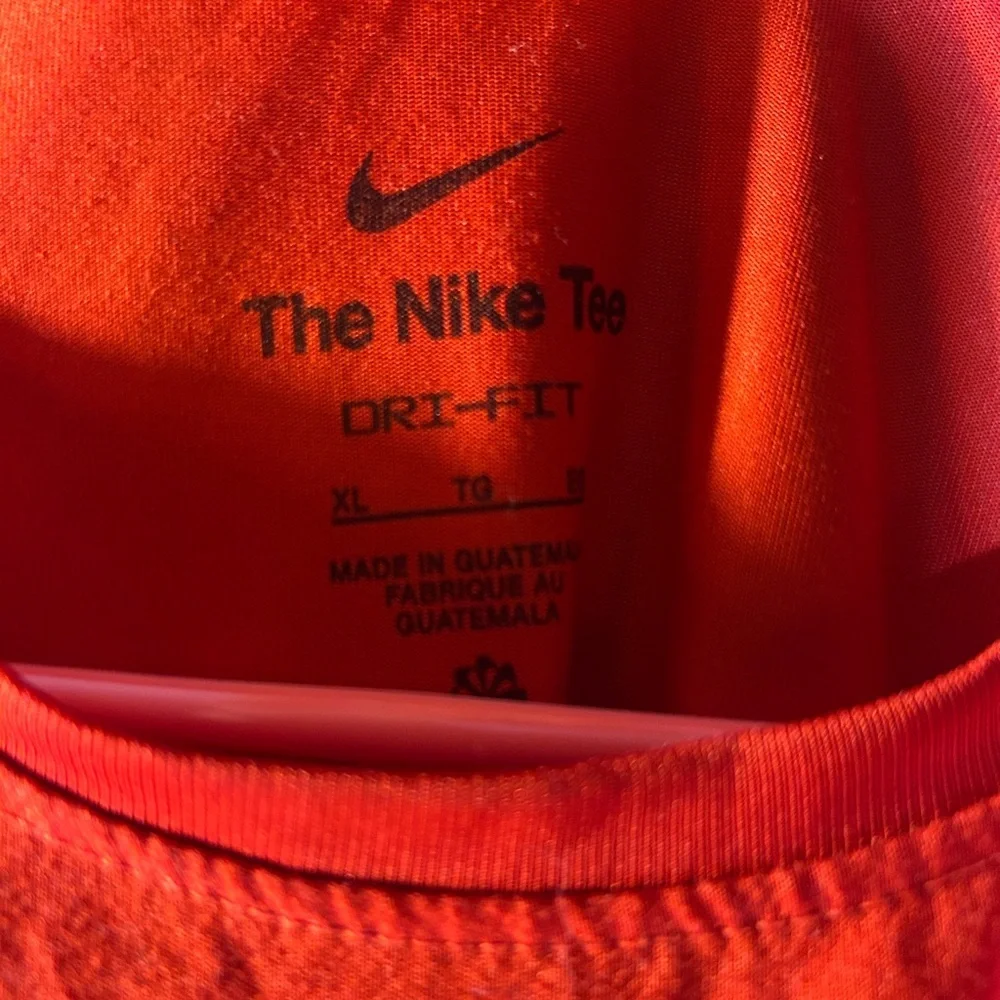 Nike Men's Vivid Red Short Sleeve Tee